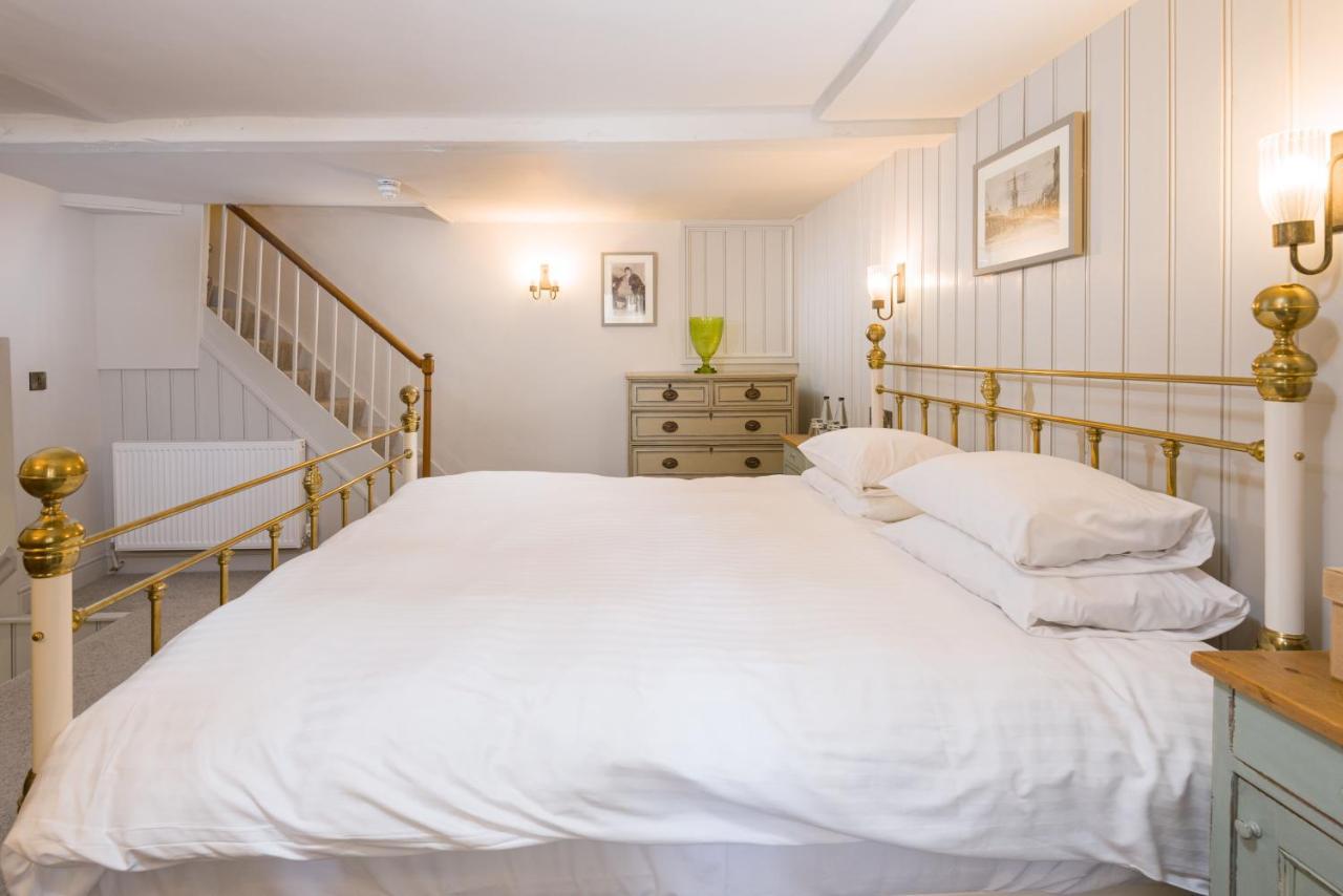 Crown Hotel Стамфорд Екстериор снимка