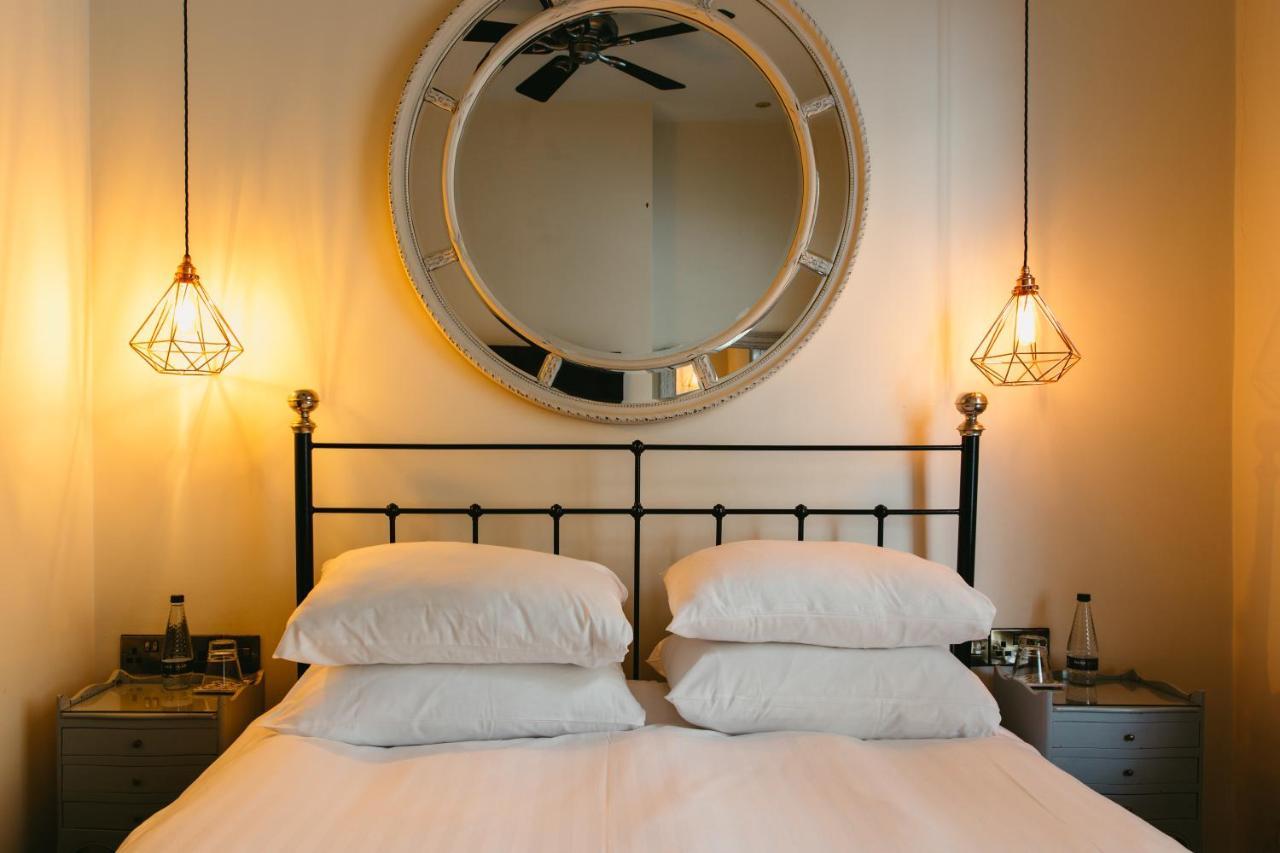 Crown Hotel Стамфорд Екстериор снимка