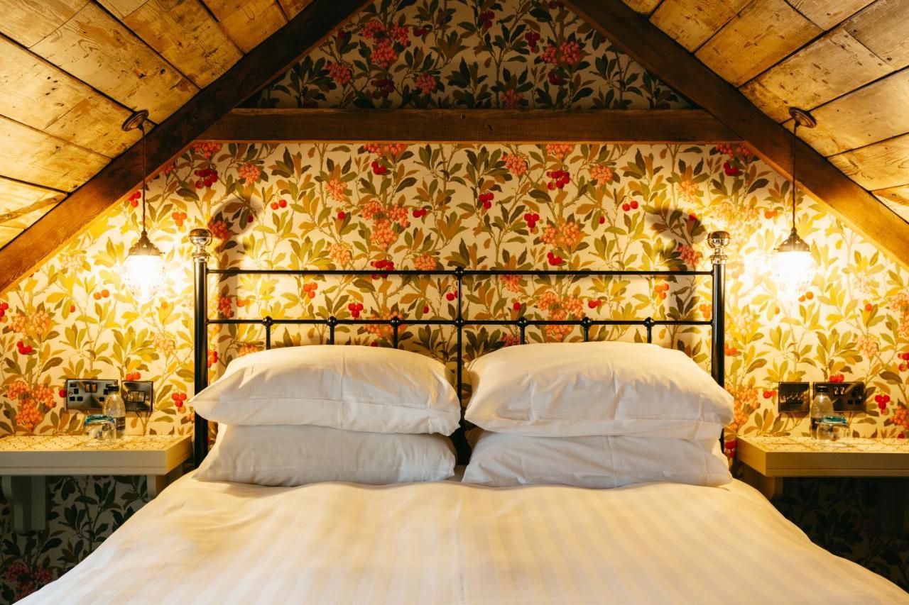 Crown Hotel Стамфорд Екстериор снимка