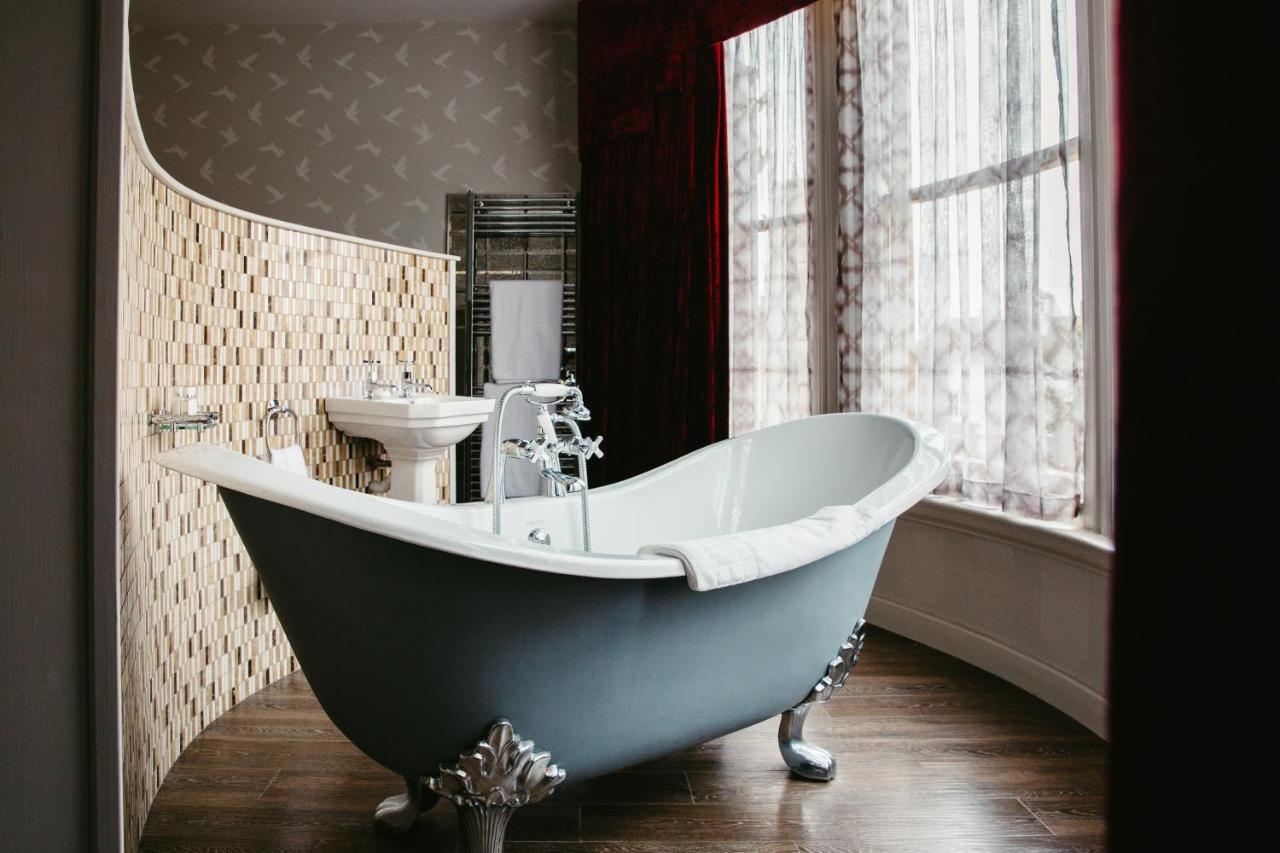 Crown Hotel Стамфорд Екстериор снимка