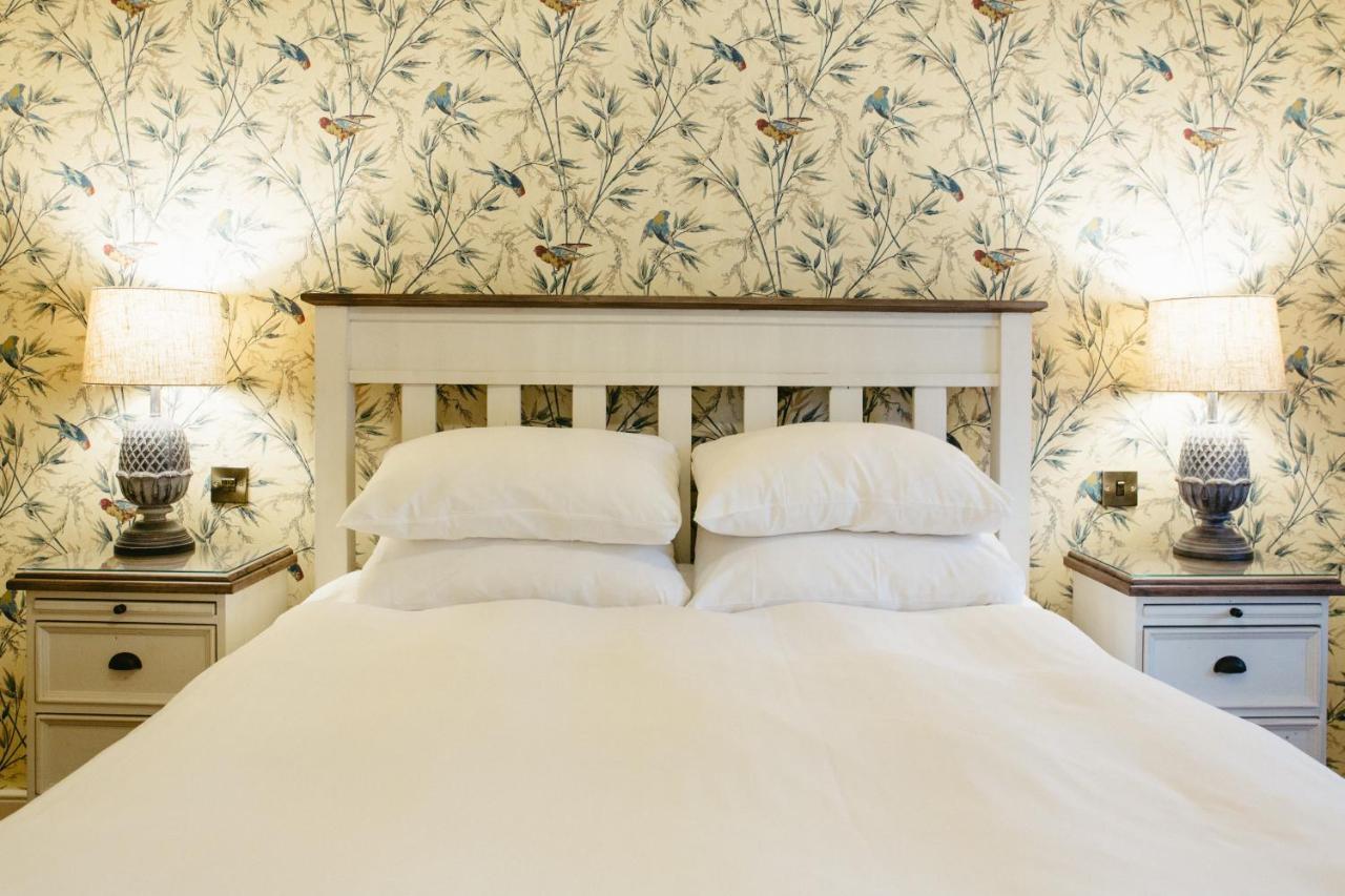 Crown Hotel Стамфорд Екстериор снимка