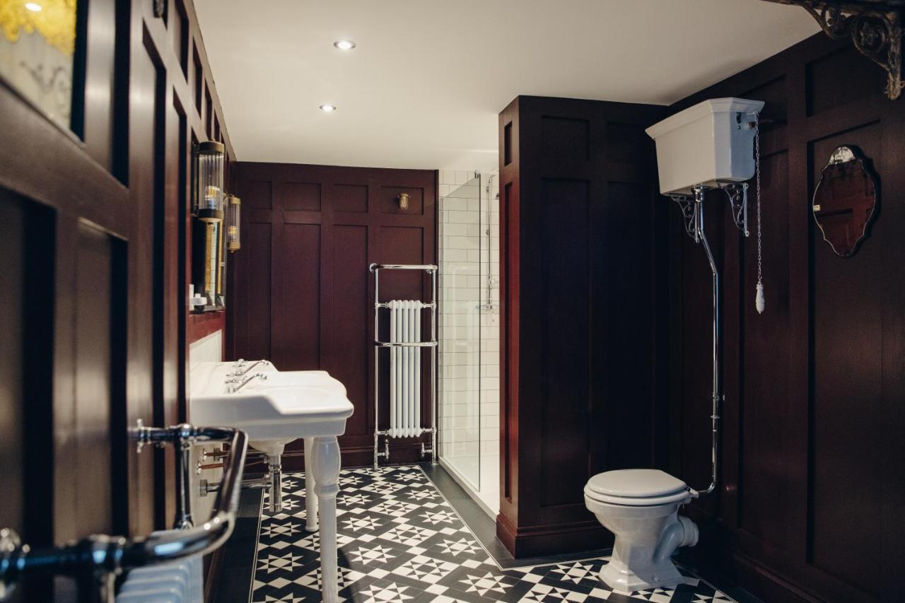 Crown Hotel Стамфорд Екстериор снимка