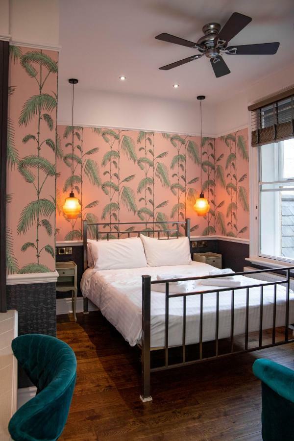 Crown Hotel Стамфорд Екстериор снимка